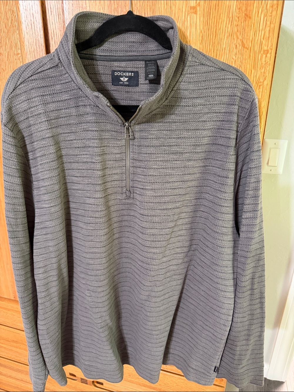 Dockers Men's Gray Textured Quarter-Zip Pullover
